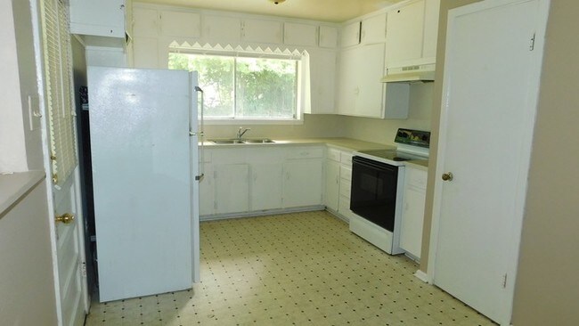 Building Photo - 407 N Parkdale Dr