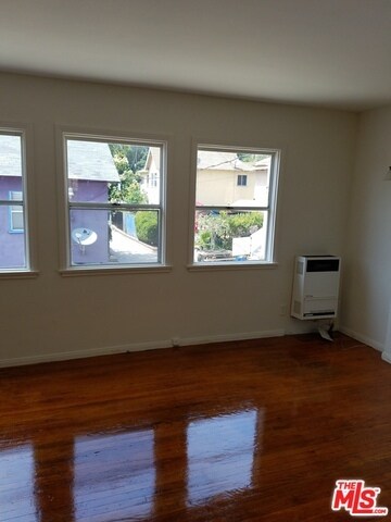 Building Photo - 572 E Ave 28