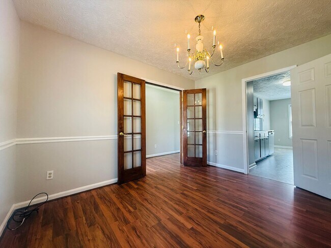 Building Photo - 6549 Applewhite Rd