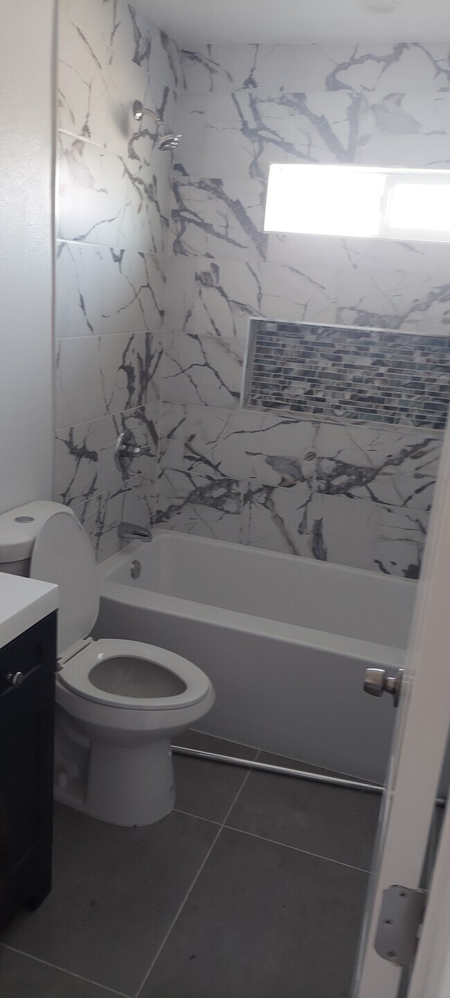 Foto del edificio - 3128 E 20th St