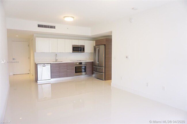 Building Photo - 1 br, 1 bath  - Brickell Ten Condo