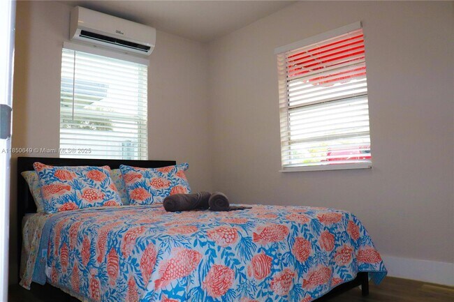 Foto del edificio - 305 Phippen Waiters Rd