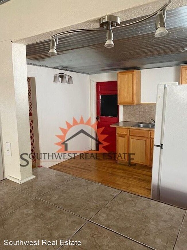 Building Photo - 1 br, 1 bath House - 608 E 6th