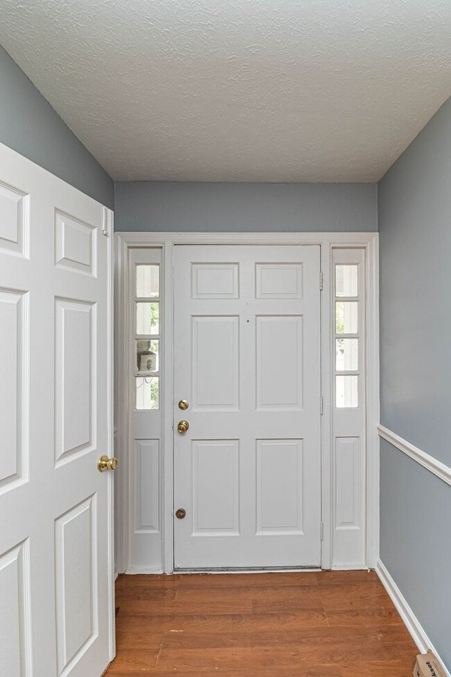 Foto del edificio - SPACIOUS Brick Home ~ Great location close...