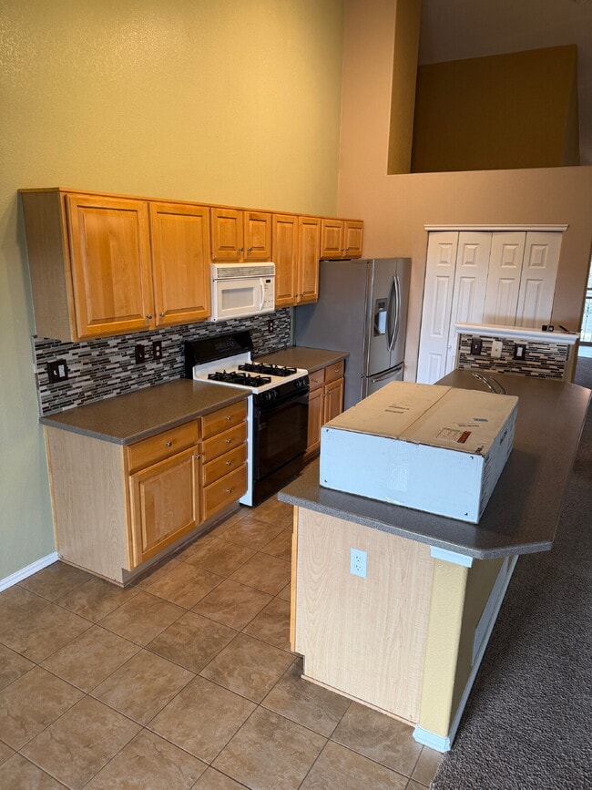 Building Photo - "Charming Thornton Retreat: Spacious 3-Bed, 3-Bath Home with 1,859 Sq Ft of Comfort!"