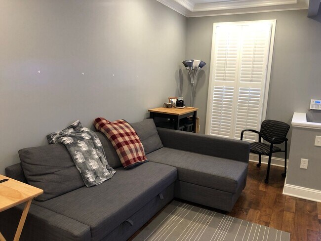 Building Photo - Modern 3 bedroom Patterson Park Home w/ De...
