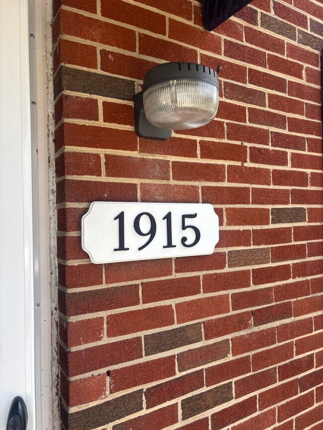 Foto del edificio - 1915 Wallace Ave NE