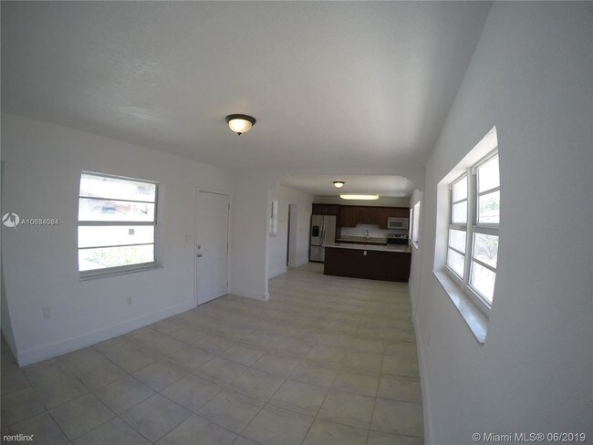 Building Photo - 2 br, 2 bath  - 1438 SW 21st St # 2A