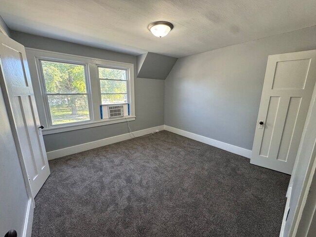 Foto del edificio - For Rent – Pet-Friendly 2 Bed, 1 Bath Town...