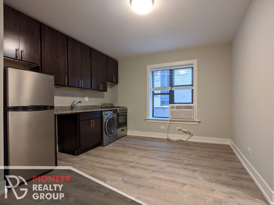 Foto principal - 423 W Belden Ave