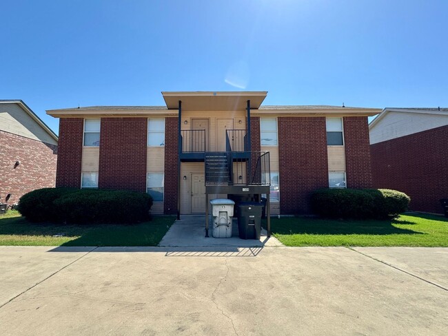 Building Photo - 1508 Benttree Dr