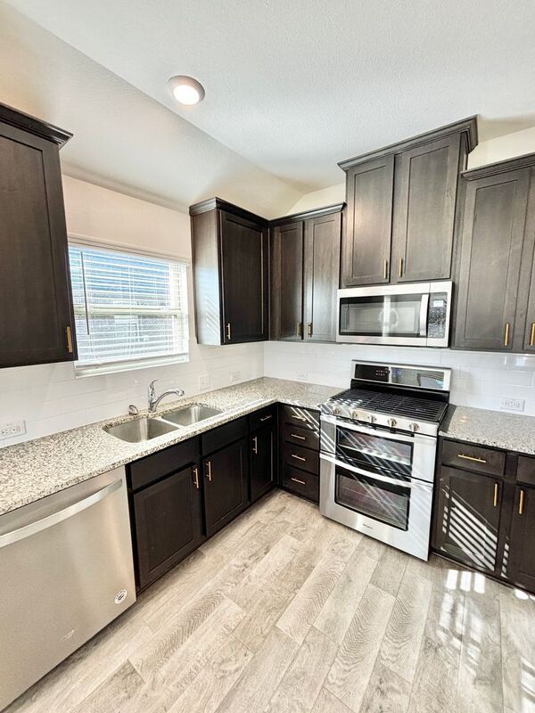 Foto del edificio - 11416 Culberson Dr