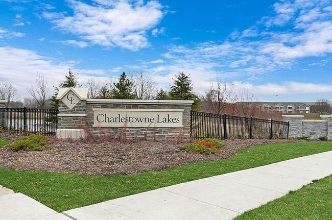 Building Photo - 438 Lakeshore Ct