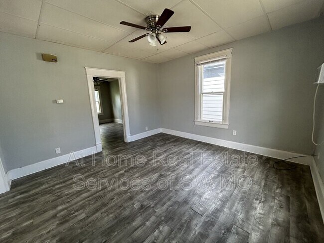 Foto del edificio - 610 W Harrison St
