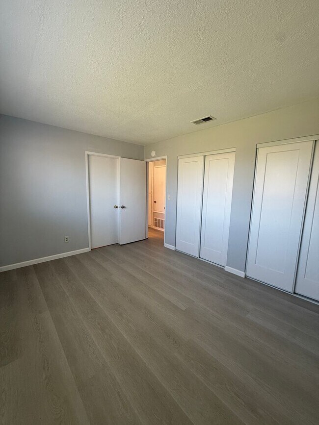 Foto del edificio - 2 bedroom / 1 bath