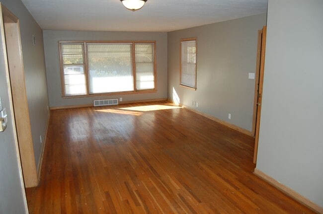 Foto del edificio - Solid stone ranch in south-central Lincoln!