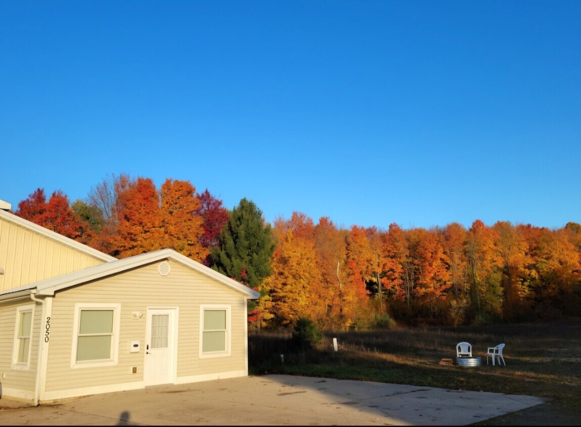 Entrada principal - 2050 N Haze Rd