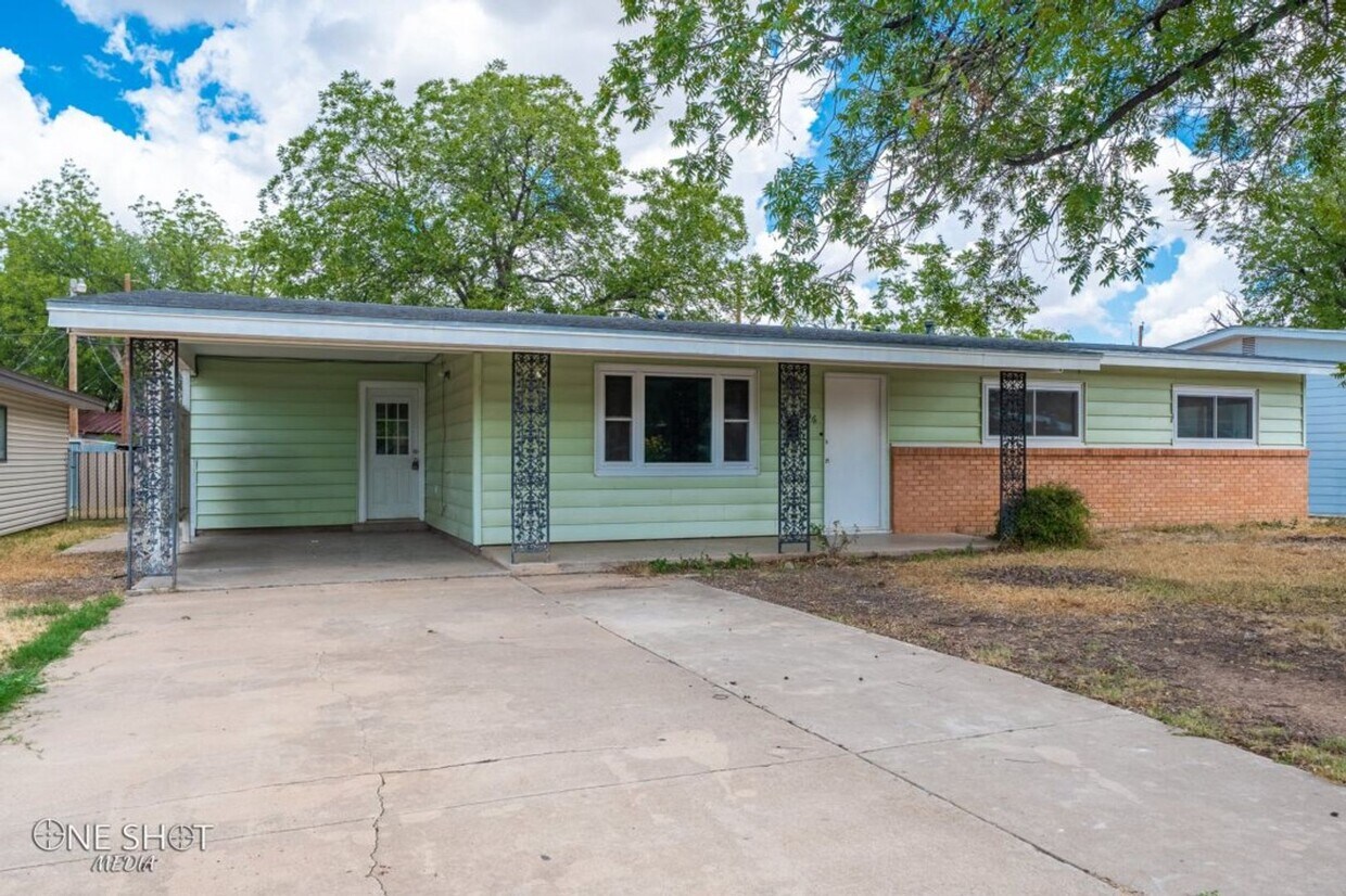 Foto principal - 6 MONTH LEASE AVAILABLE! SPACIOUS 3 bedroo...
