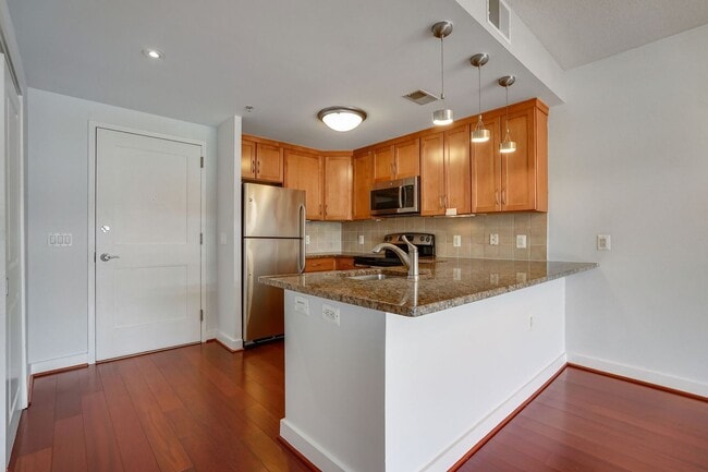 Building Photo - Sun-Drenched 1BR Condo with Rooftop Pool & Parking in Heart of Ballston
