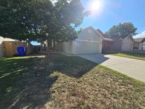 Building Photo - 964 Red Brooke Dr