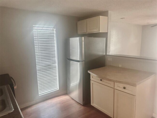 Foto del edificio - 3214 Hutchins St