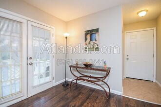 Building Photo - 3595 Woodbriar Cir
