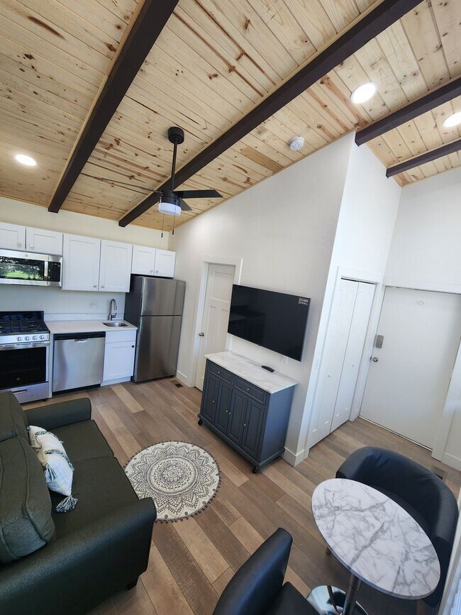 Foto del edificio - Newly Remodeled 1 Bedroom Apartment