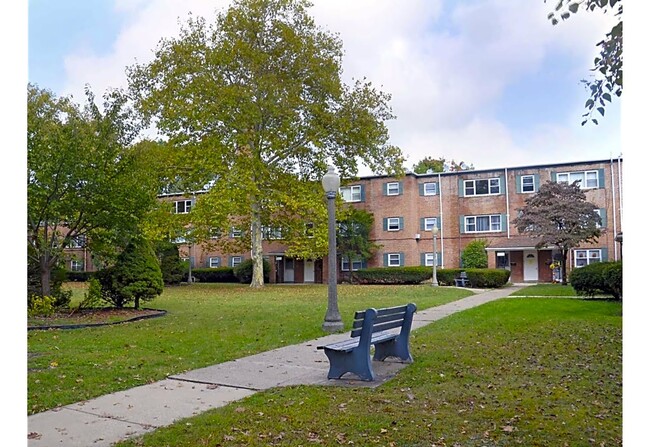 Building Photo - Magnolia Gardens