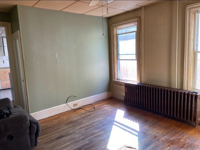 Building Photo - 16 4th Ave