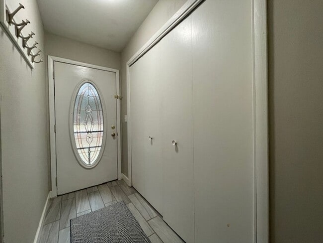 Foto del edificio - 5341 Bees Ln