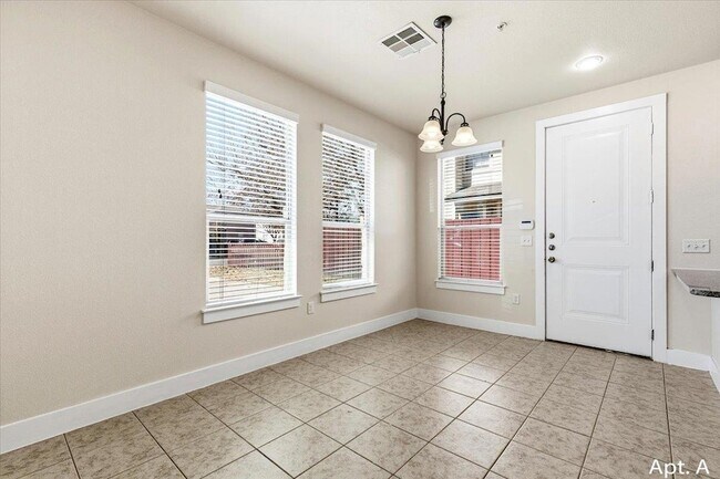 Foto del edificio - 2225 Katy Ln