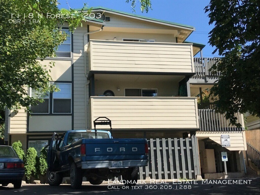 Right Next door to the Bellingham Food Coop! Apartment for Rent in