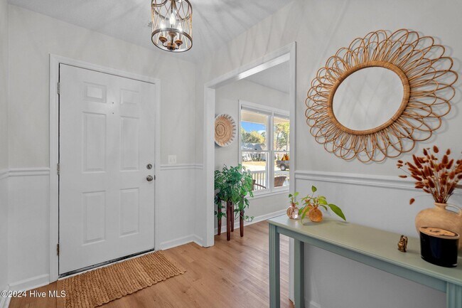 Foto del edificio - 7312 Quail Woods Rd