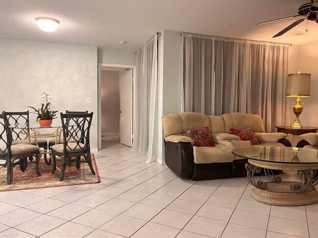 Foto del edificio - 3 br, 2 bath House - 8571 Boca Glades Boul...