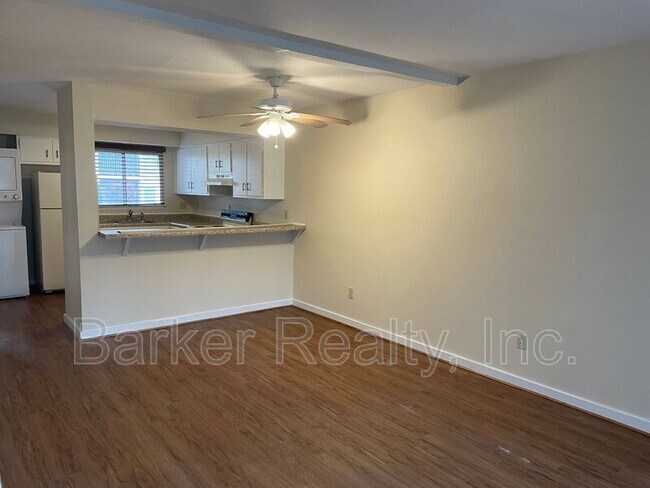 Foto del edificio - 7042-A Longstreet Drive