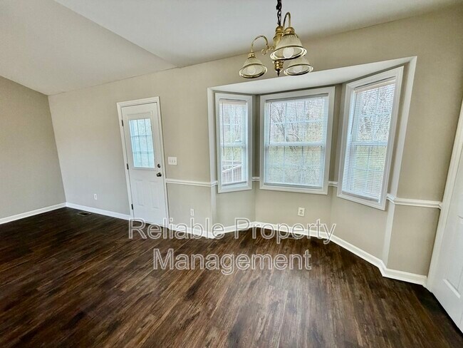 Building Photo - 300 Melanie Ct