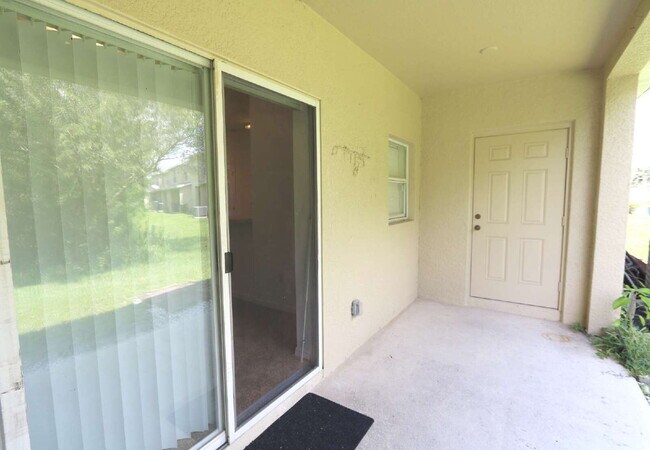 Foto del edificio - Spacious 2 Bedroom, 2 1/2 Bath Townhome in...