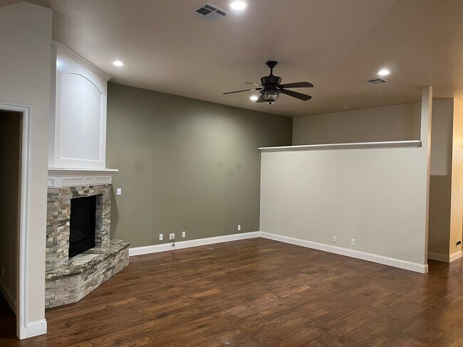 Foto del edificio - 4308 S Walnut Ave
