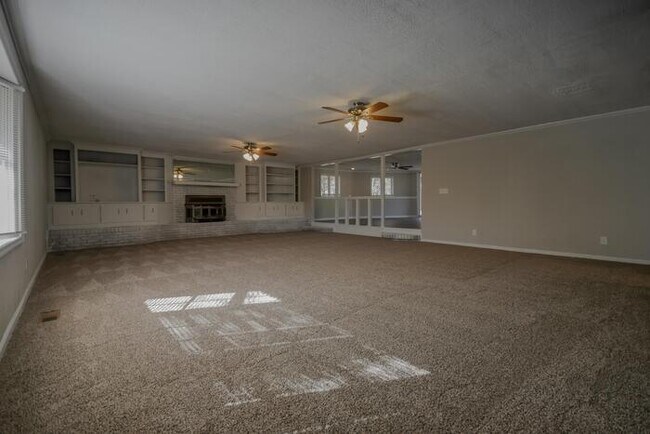 Building Photo - 2171 Piper Rd