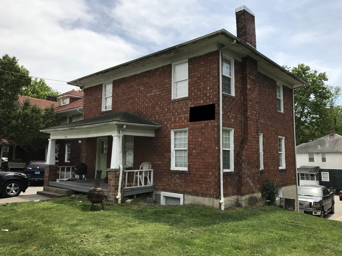 Primary Photo - 1504 Rosemary Ln