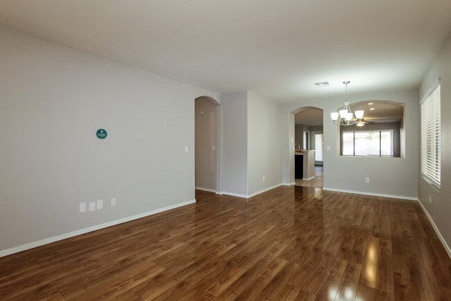Building Photo - 10810 W Alvarado Rd