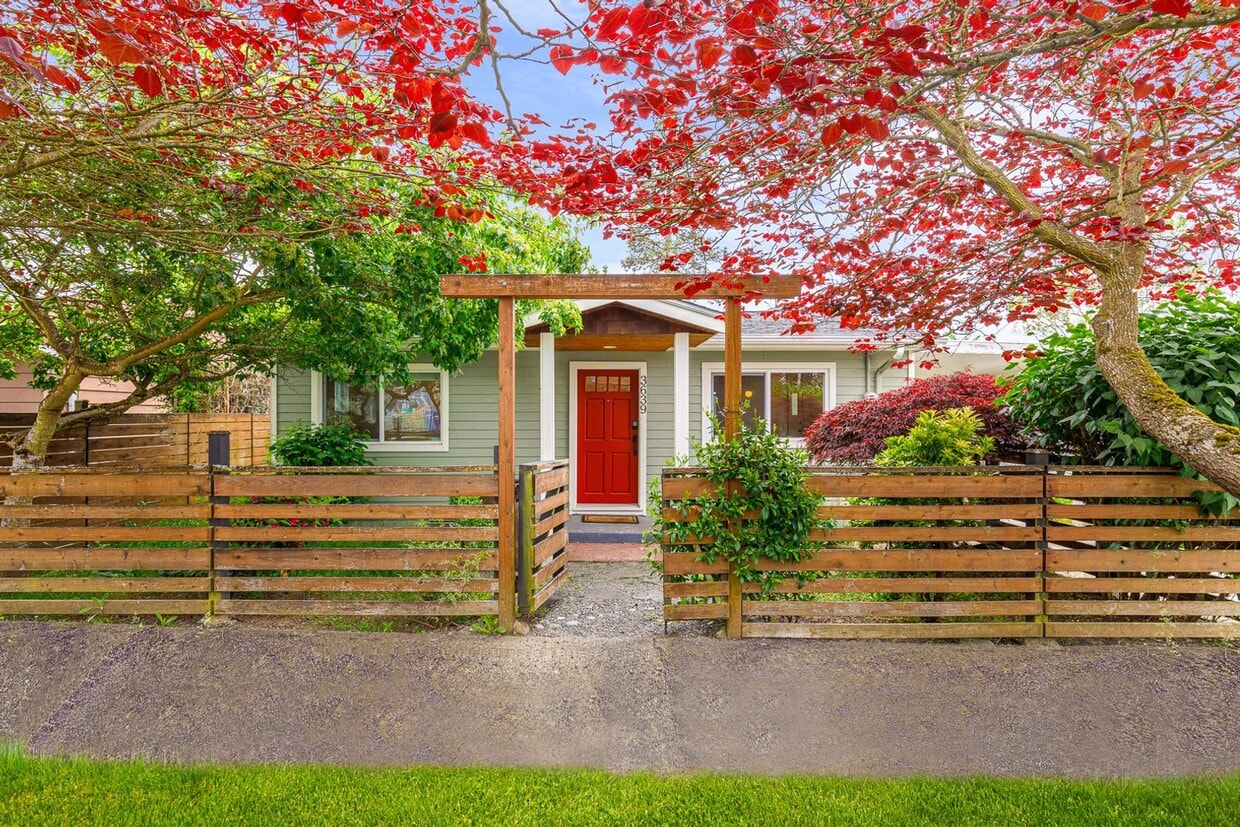Primary Photo - 3639 S Lucile St