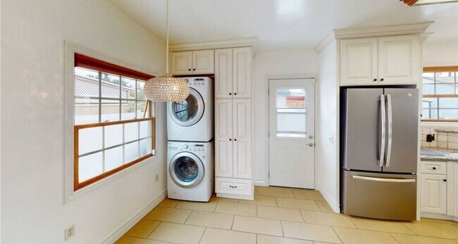 Foto del edificio - 7418 Farmdale Ave