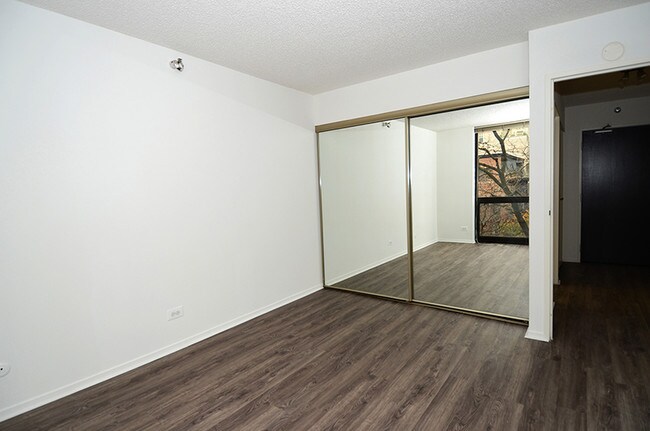 Building Photo - 1000 N La Salle Dr