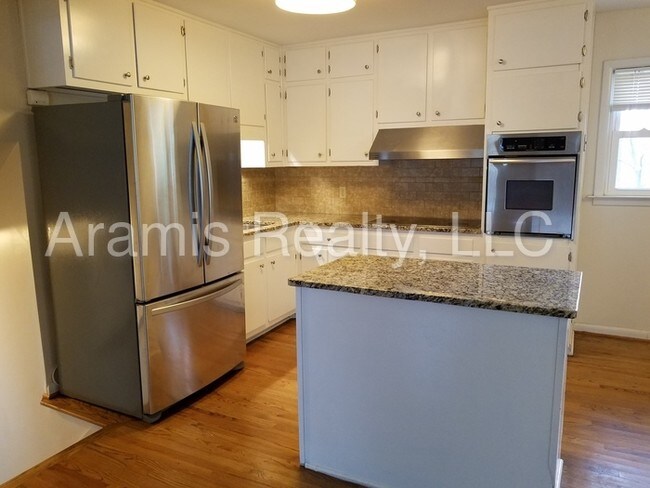 Foto del edificio - 232 Forest Glen Cir