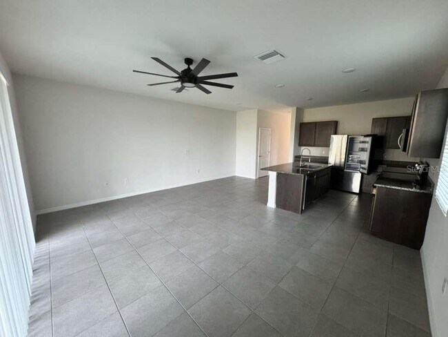 Foto del edificio - 16177 Glowing Grove Ave