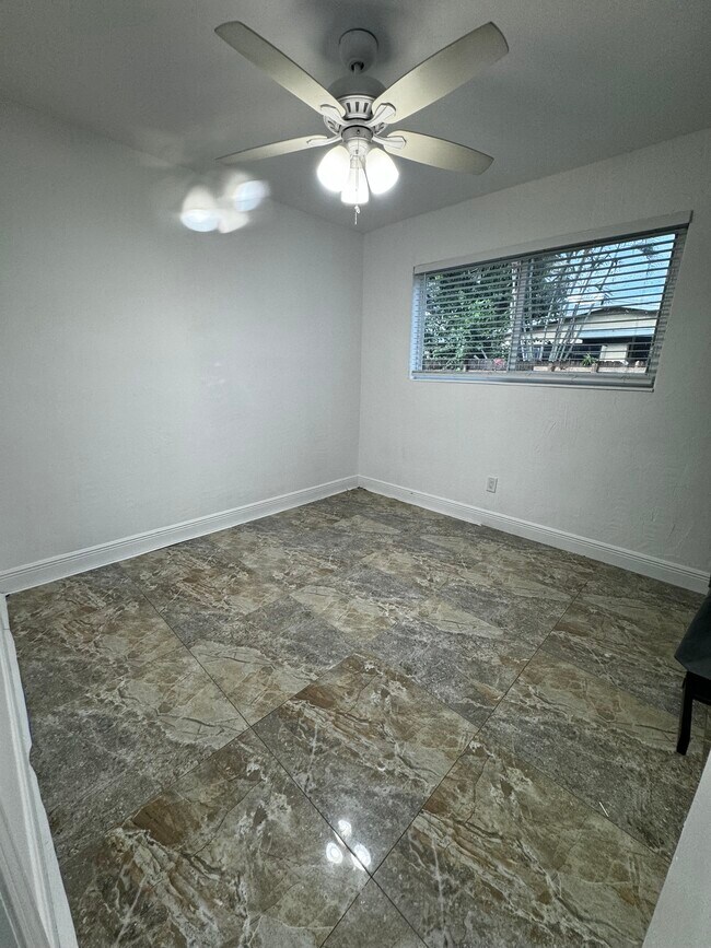 Foto del edificio - 1041 NE 178th Terrace
