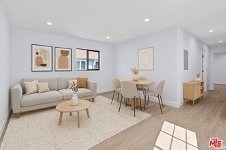 Building Photo - 1518 1/2 Stearns Dr