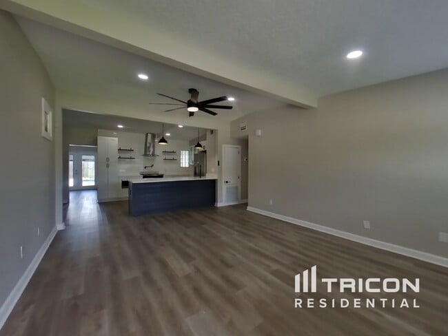 Foto del edificio - 1524 Watts Ave