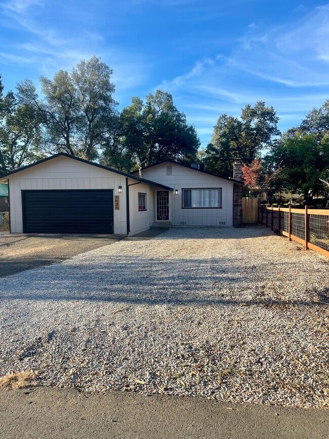Foto del edificio - 4626 Red Bluff St